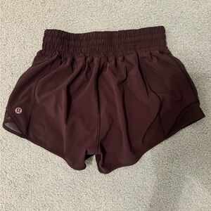 Lululemon Hotty Hot 2.5 inch shorts size 4 black